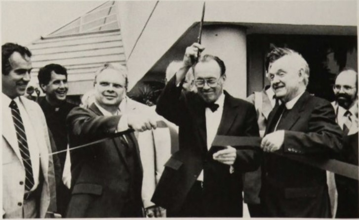 With a flourish, Founding President Jerry Keuper cuts a ribbon officially opening Evans Library.